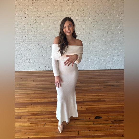 12th Tribe Simone White Off The Shoulder Sweater Maxi Dress Size SS - Picture 4 of 4